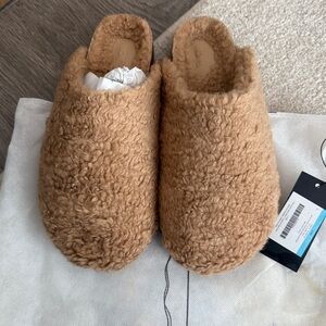 INTENTIONALLY BLANK Tan Fuzzy Slippers size 9 dust bag has stain